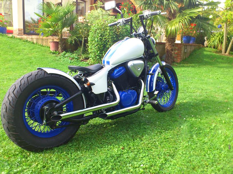 moto bleu RAL5002